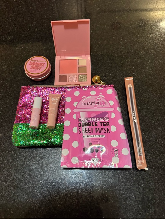 Multiples Other - NEW Beauty Bundle w/Pouch